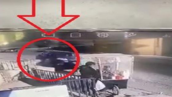 بالفيديو :العناية الإلهية تنجي بائع متجول من حادث سير مروع لمركبة في عمان