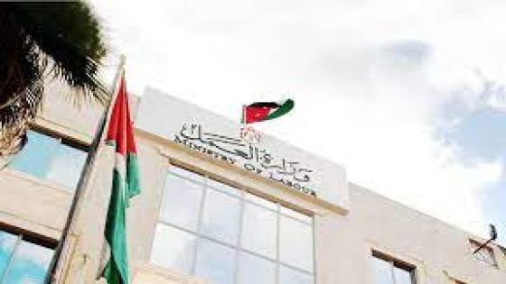 العمل تدعو منشآت القطاع الخاص إلى التقيد بالإجراءات الوقائية لمنع انتشار كورونا