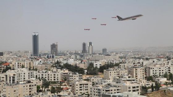 الصقور الملكية تحلق في سماء عمان بعيد الاستقلال