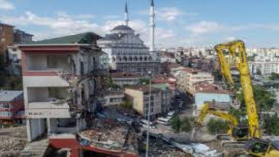 ارتفاع عدد ضحايا الزلزال الذي ضرب ازمير التركية