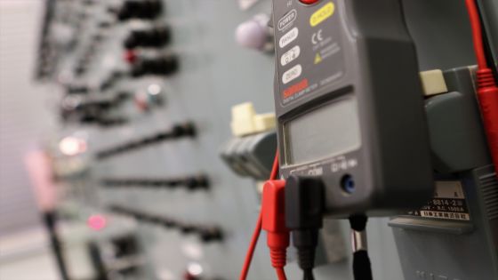 تطبيق تعرفة كهربائية مرتبطة بالزمن على القطاع الصناعي في تموز