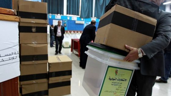 Heads of electoral halls collect and transport their ballot boxes at a public school used as a temporary vote counting center in Amman January 22, 2013. The Jordanian government has allocated 47,000 policemen and gendarmes for the parliamentary elections that will be held on Wednesday, according to the media center at the Directorate of General Security. REUTERS/Muhammad Hamed (JORDAN - Tags: POLITICS ELECTIONS)