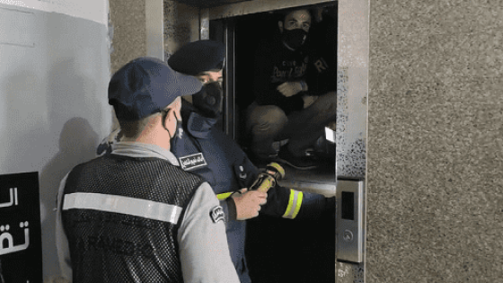 إنقاذ 3 أشخاص علقوا داخل مصعد بالمفرق