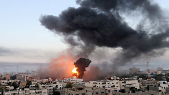 شاهدوا: انهيار برج الشروق بعد قصفه بـ ٤ صواريخ صهيونية