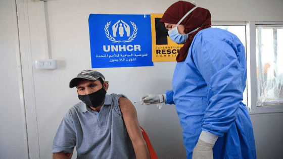 تطعيم ثلث اللاجئين داخل المخيمات في الأردن
