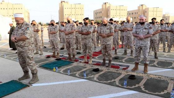 الحنيطي يشارك مرتبات القوات المسلحة فرحة العيد