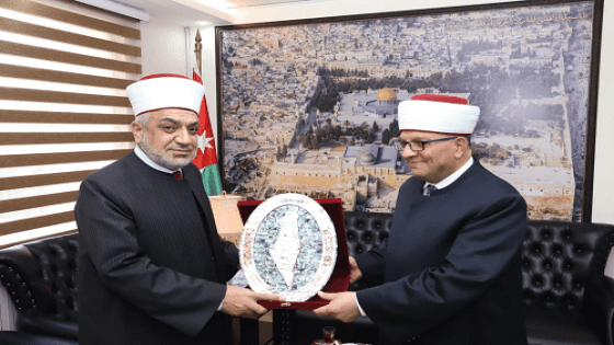 وزير الأوقاف : الأردن يحمل الهم الفلسطيني