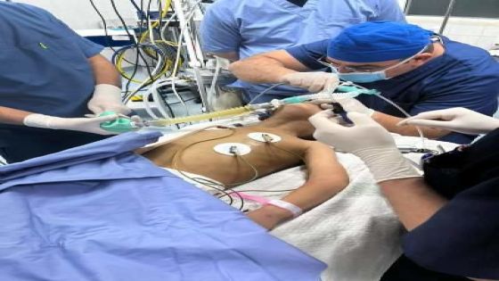 إنقاذ حياة طفل انقطع تنفسه بعد ابتلاعه لجسم غريب