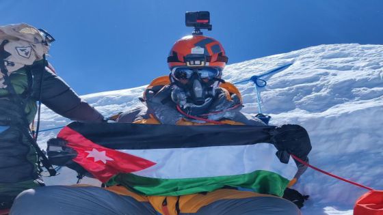 رفع العلم الأردني على جبل لوتسي