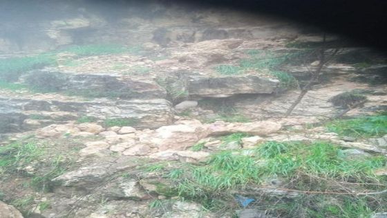 بلدية ماحص تحذر من انهيار صخري