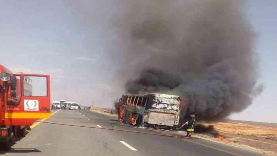 النيران تلتهم حافلة نقل جامعية في السخنة