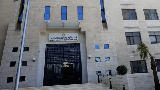 توقيف مندوب شركة تواطأ مع موظف في وزارة التربية والتعليم