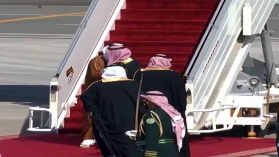 #عاجل شاهدوا : عناق حار بين ولي عهد السعودية وأمير قطر