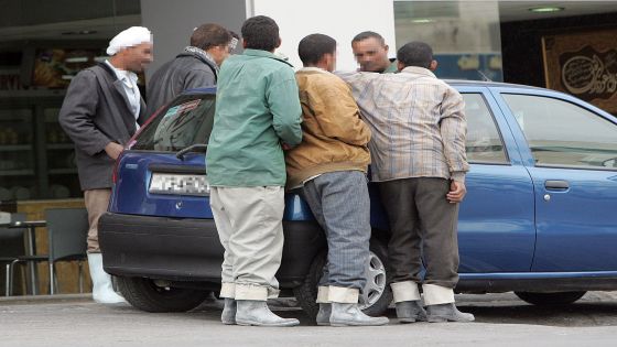 العمل: إصدار 5460 قرارا بتسفير عمال وافدين خلال الشهور العشرة الأولى