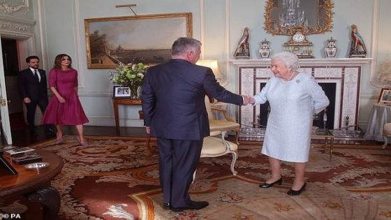 الملك يهنئ ملكة بريطانيا بالذكرى الـ70 لجلوسها على العرش