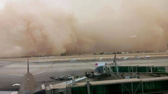 عاجل- مطار الملكة علياء الدولي يتعرض لعاصفة رملية الآن