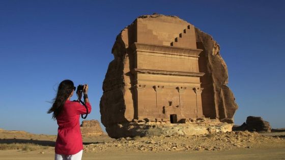 السعودية تعيد فتح أراضيها أمام السياح الملقحين بالكامل
