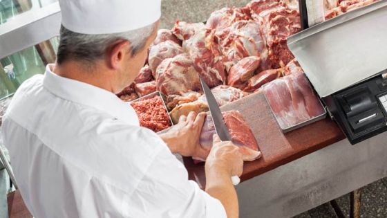البلقاء: إيقاف عمل 19 ملحمة ومطعما بسبب التلاعب ببيع اللحوم
