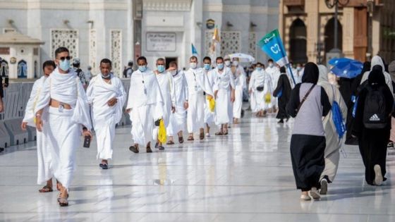 السعودية: إيقاف 30 موظفاً حكومياً حاولوا تمكين مخالفين من أداء الحج