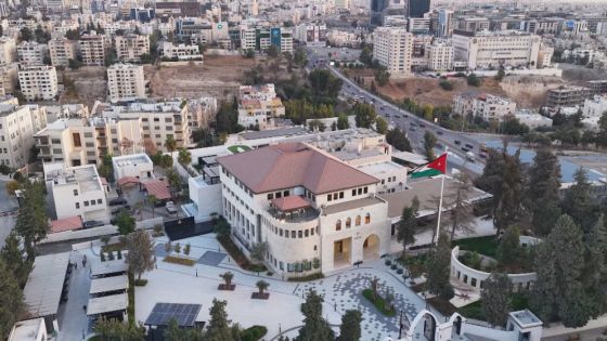 الخدمة والإدارة العامة تدعو الموظفين للمشاركة باستبانة حول الدوام الرسمي