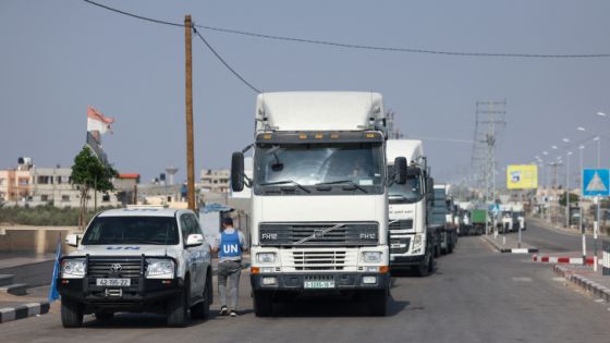 دخول 12 شاحنة مساعدات جديدة إلى غزة
