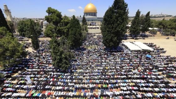 40 ألفا يؤدون صلاة الجمعة في المسجد الأقصى المبارك