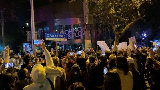 البيت الأبيض: بايدن يتابع عن كثب التظاهرات في الصين