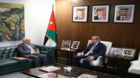 رئيس الوزراء يلتقي رئيسيّ مجلسيّ إدارتيّ التلفزيون ووكالة الأنباء الأردنيَّة