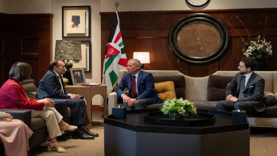 الملك يستقبل وزير الخارجية النرويجي في قصر الحسينية
