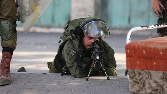 استشهاد فلسطيني برصاصة مباشرة أطلقها جنود الاحتلال