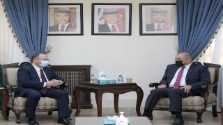 العودات يلتقي وزير الخارجية الروماني