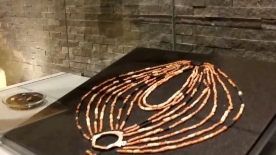 عقد لطفلة عمره 9 آلاف سنة يعرض في متحف البترا