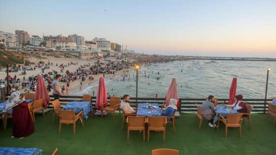 غزة تحظى بشواطئ نظيفة لأول مرة منذ سنوات