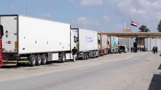 epaselect epa10927271 Trucks of a humanitarian aid convoy are parked outside border gate between Egypt and Gaza, in Rafah, Egypt, 19 October 2023. Volunteers from humanitarian aid organizations continued their sit-in in front of the Rafah border gate demanding the opening of the crossing and allowing humanitarian aid into the Gaza Strip. As international mediators continue to push for the passage of humanitarian aid into Gaza and the evacuation of foreign nationals fleeing the conflict. Egypt's border crossing with the Gaza Strip in Rafah remained closed on 19 October, with international aid convoys mostly stationed in the town of Arish, some 50 kilometers away. Israel has warned all citizens of the Gaza Strip to move to the south ahead of an expected invasion following the Hamas attacks in Israel on 07 October. EPA/KHALED ELFIQI