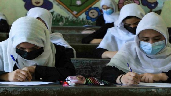 طالبان تأمر بإغلاق المدارس الثانوية للفتيات في أفغانستان