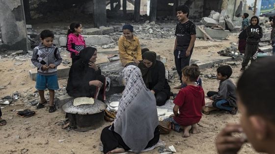 epa10972950 Displaced Palestinians prepare bread near the rubble of a destroyed building, using firewood due to the shortage of gas, in the Khan Yunis refugee camp, southern Gaza Strip, 13 November 2023. The United Nations estimates that over 1.5 million people are currently internally displaced inside the Gaza Strip, following the 07 October Hamas attacks into Israel and the Israeli operations in Gaza and the West Bank which followed it. EPA/HAITHAM IMAD