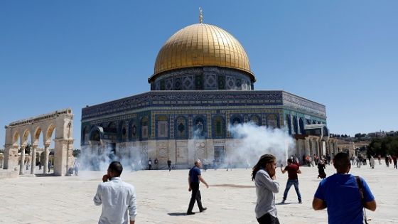 Palestinians run for cover from sound grenades fired by Israeli security forces outside the Dome of the Rock mosque in Jerusalem's Al-Aqsa Mosque compound on August 11, 2019, as clashes broke out during the overlapping Jewish and Muslim holidays of Eid al-Adha and the Tisha B'av holdiay inside the hisotric compound which is considered the third-holiest site in Islam and the most sacred for Jews, who revere it as the location of the two biblical-era temples. - The compound, which includes the Al-Aqsa mosque and the Dome of the Rock, is one of the most sensitive sites in the Israeli-Palestinian conflict. (Photo by AHMAD GHARABLI / AFP) (Photo credit should read AHMAD GHARABLI/AFP/Getty Images)
