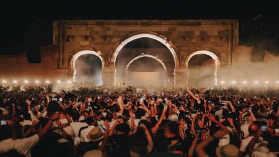 رامبا وآدم بورت يحييان حفلًا في قصر المشتى التاريخي
