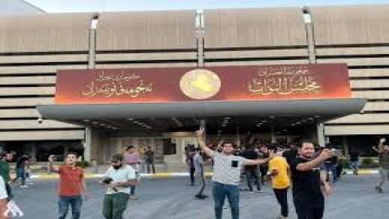 متظاهرون يقتحمون البرلمان العراقي… ساعة صفر لتغيير النظام