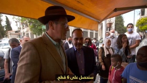 مذيع CNN يتناول الفلافل مع الأمير علي وسط شوارع عمّان