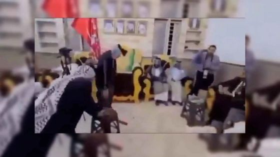 بالسيف.. شيخ عشيرة يقطع إصبعه هدية لرئيس الوزراء العراقي