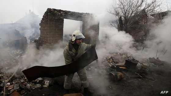 A firefighter clears debris in Avdiivka after heavy shelling by pro-Russian rebels on February 25, 2017. - Sixteen Ukrainian soldiers were wounded within a 24-hour period in clashes with pro-Russian rebels in the conflict-torn east, despite a fresh truce struck last week, the army said. (Photo by ANATOLII STEPANOV / AFP)