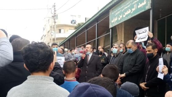 وقفات احتجاجية للمطالبة بأداء الصلوات الجهرية في المساجد