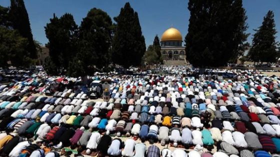 الفلسطينيون يشدون الرحال للأقصى في أول جمعة من رمضان