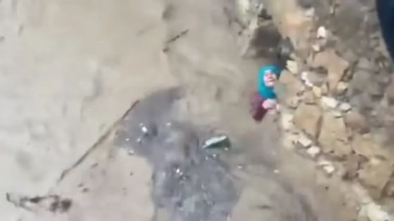 شاهد : لحظة إنقاذ بطولي لسيدة جرفتها سيول آسفي بالمغرب
