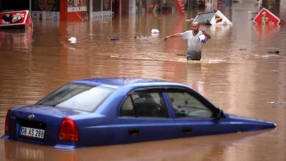 شاهدوا : فيضانات عارمة تجتاح العاصمة التركية