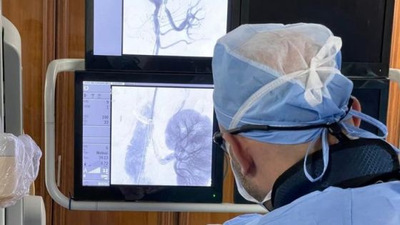 مستشفى الجامعة يجري عملية نوعية جراحية الأولى في الأردن