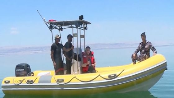 انقاذ شخص من الغرق في البحر الميت