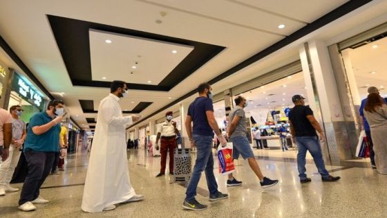 Saudis shop at the Panorama Mall in the capital Riyadh on May 22, 2020, as Muslims prepare to celebrate the upcoming Eid al-Fitr, that marks the end of the fasting month of Ramadan. (Photo by FAYEZ NURELDINE / AFP)