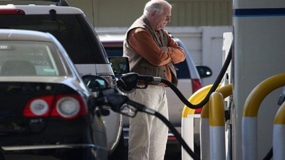 لأول مرة منذ أشهر .. جالون البنزين يصل لأقل من 4 دولارات بأمريكا